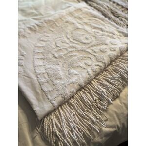 vintage chenille bedspread white 100% cotton with 5' fringe 115 X 93 clean rare